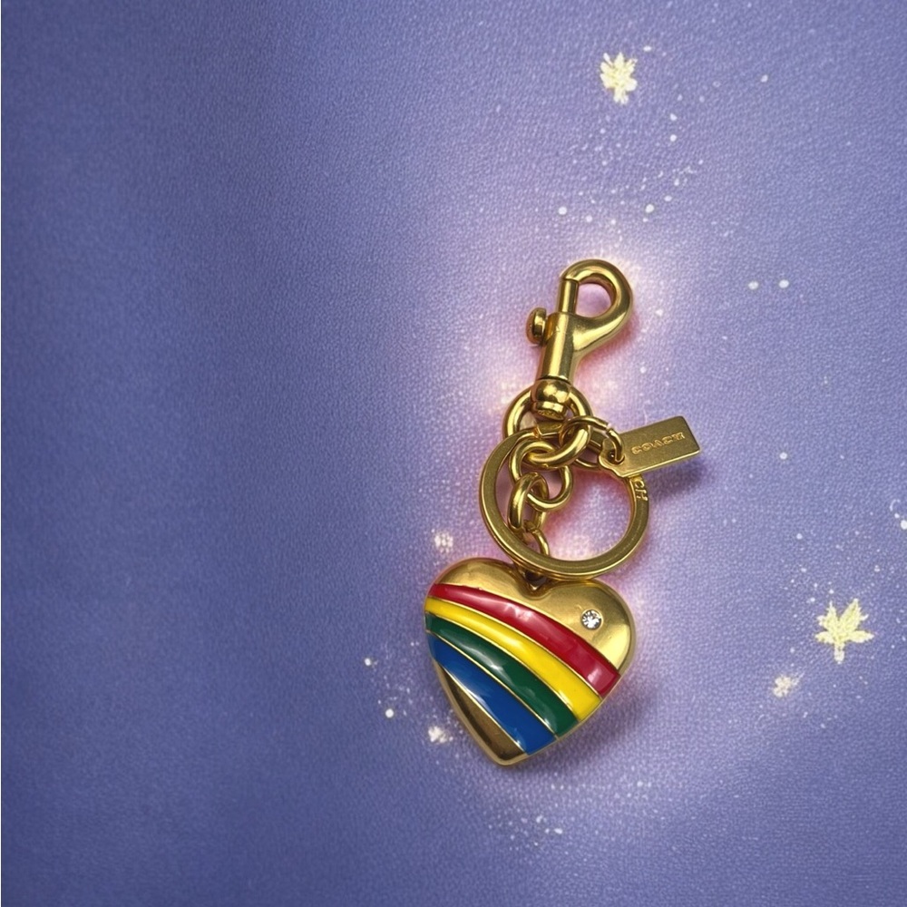 🎍Gold Heart Keychain with Rainbow Stripes - Picture 6 of 8